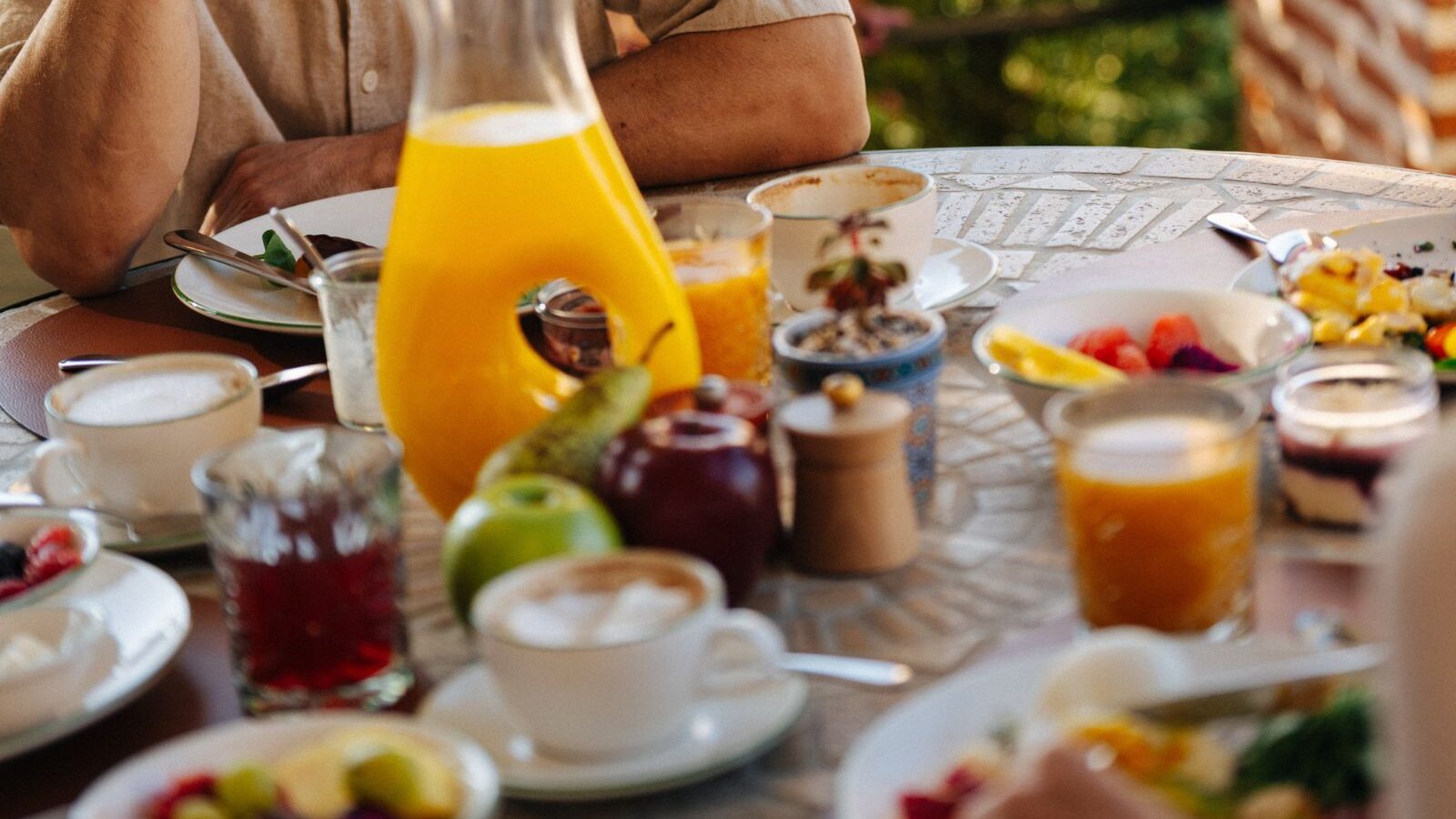 breakfast dining in a hotel
