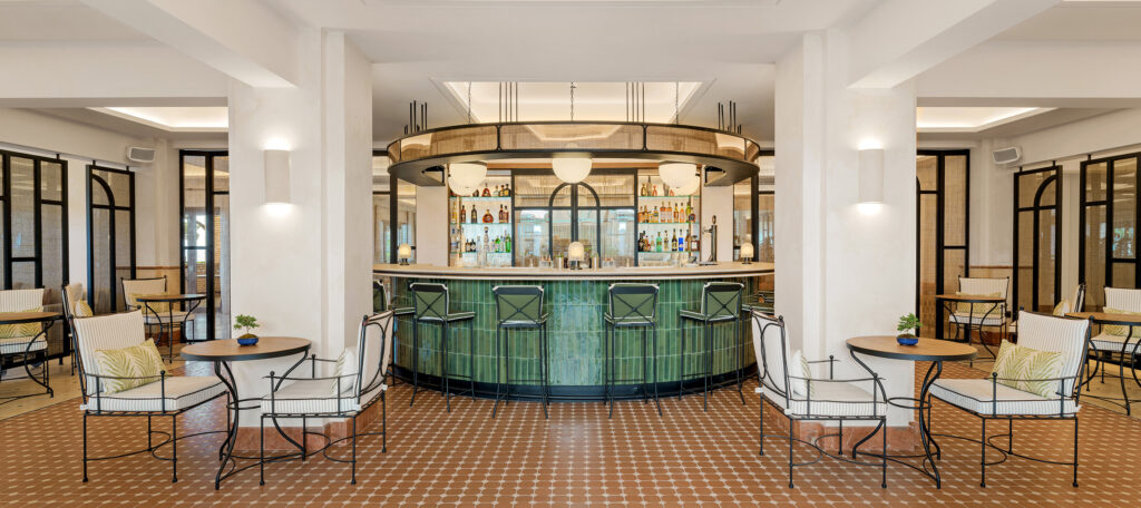 Lobby bar