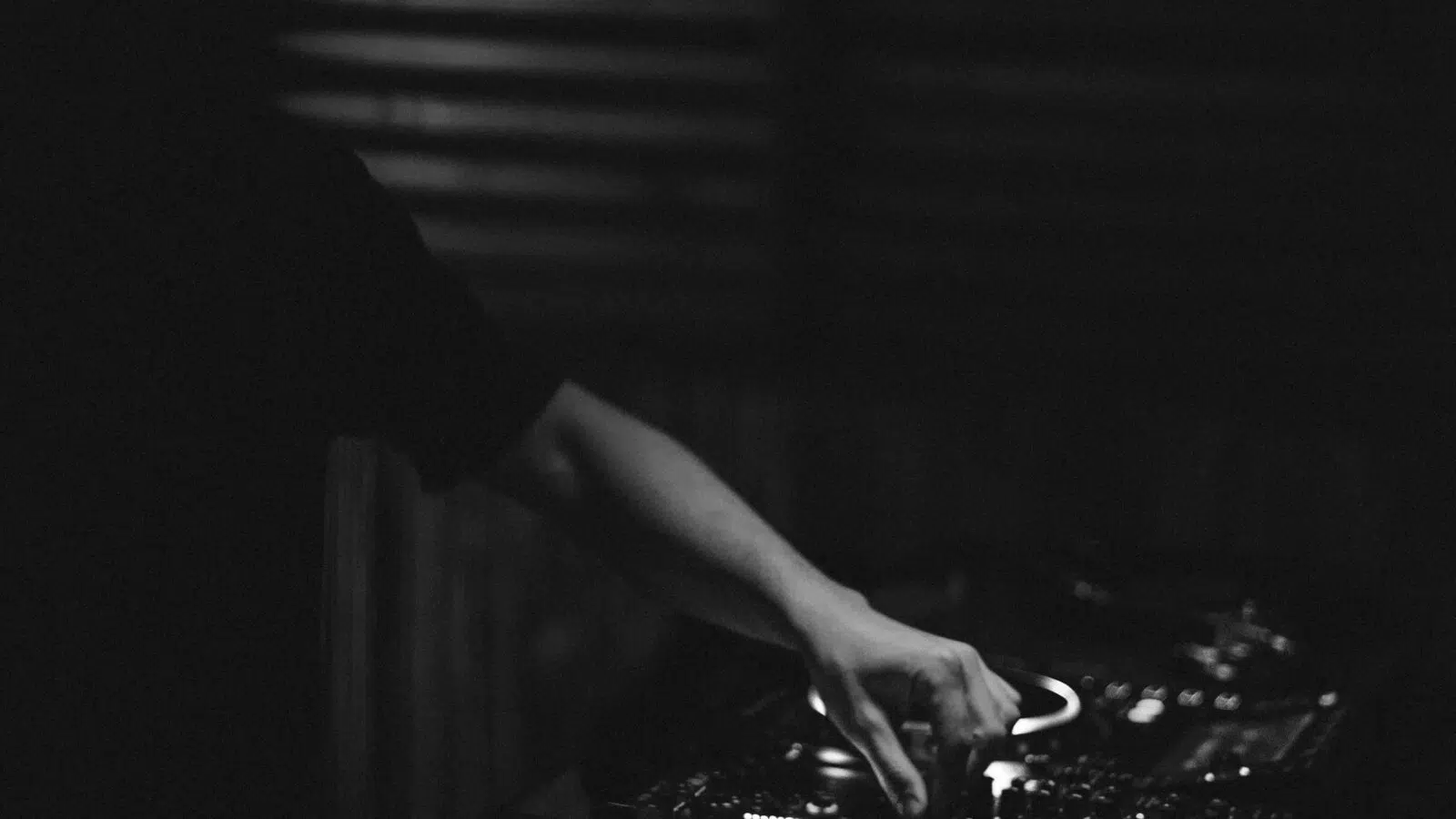 DJ
