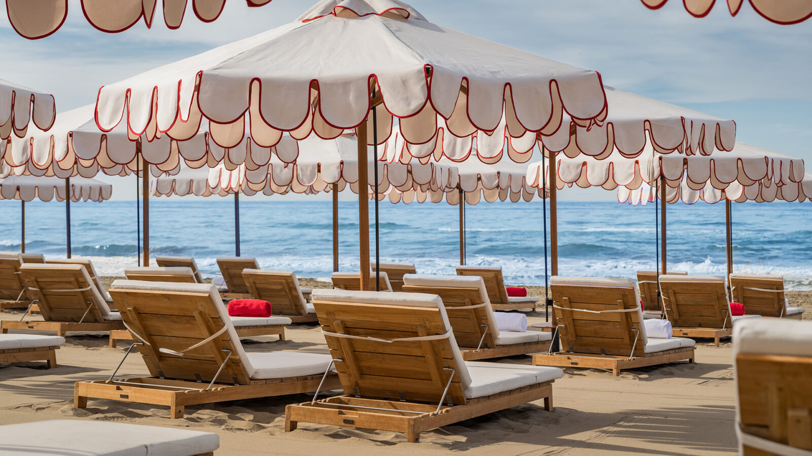 Gran Marbella Resort Amu Beach Club Sunbeds